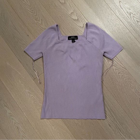 Classy top - Picture 2 of 2